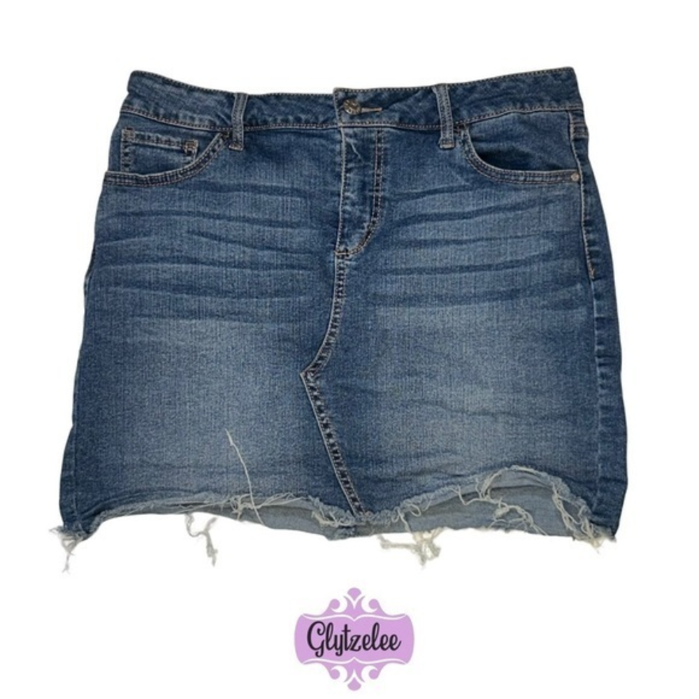Celebrity Pink Mini Raw Hem Denim‎ Jean Skirt Medium Wash Women’s Size 9/29